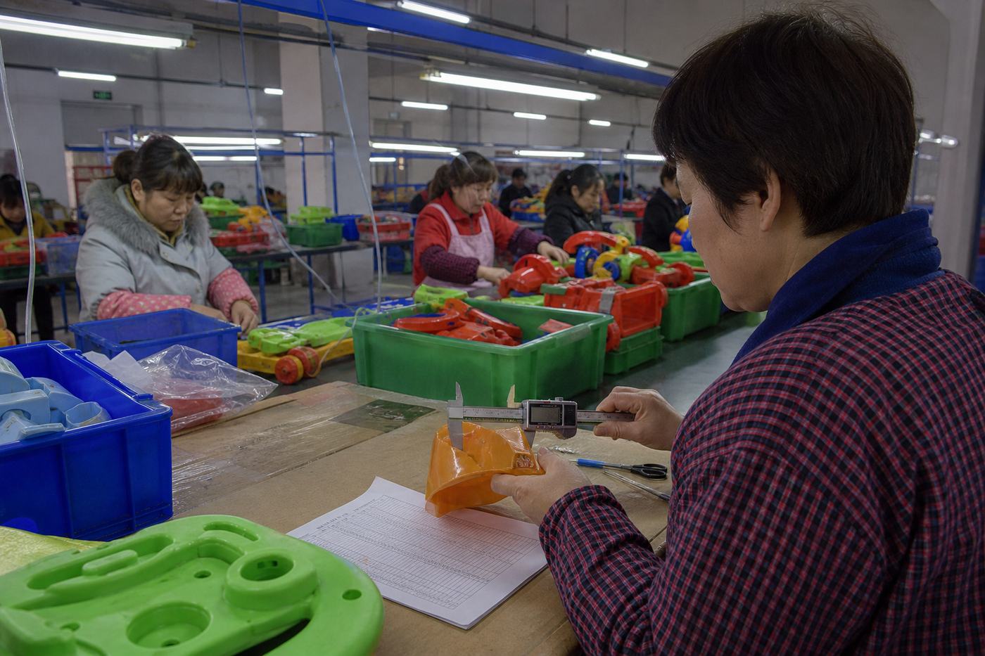 In-line inspection of outdoor toy assembly on the production line
